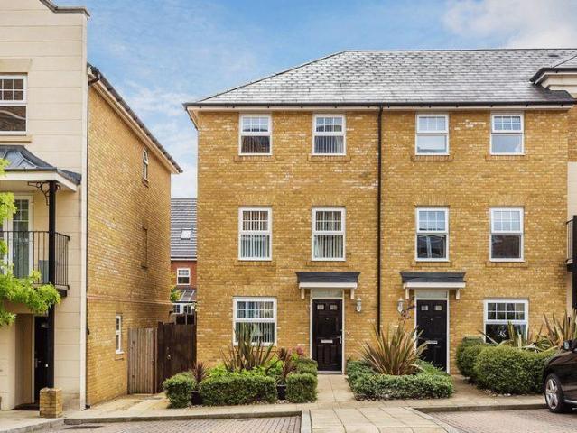 House for sale in Greater London