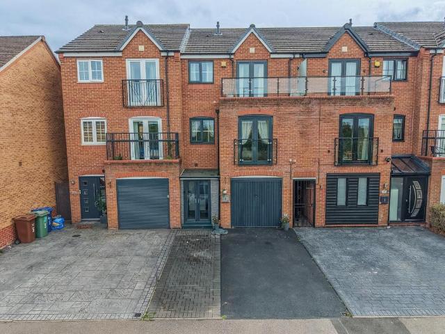 House for sale in Heath Hayes and Wimblebury, Chadsmoor