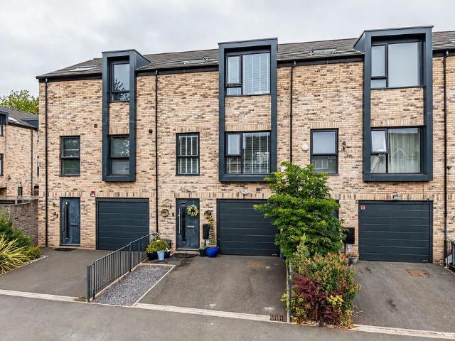 House for sale in Gorse Hill, Trafford Park