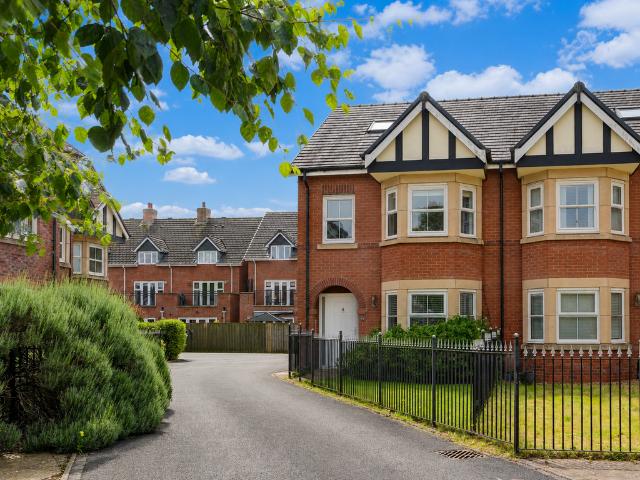 House for sale in Oughtrington, Warrington