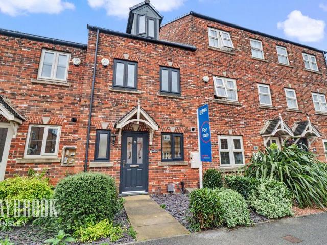 House for sale in Hemingfield, South Yorkshire