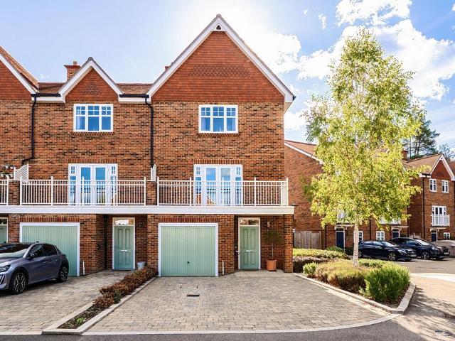 House for sale in Hartland Village, Hart