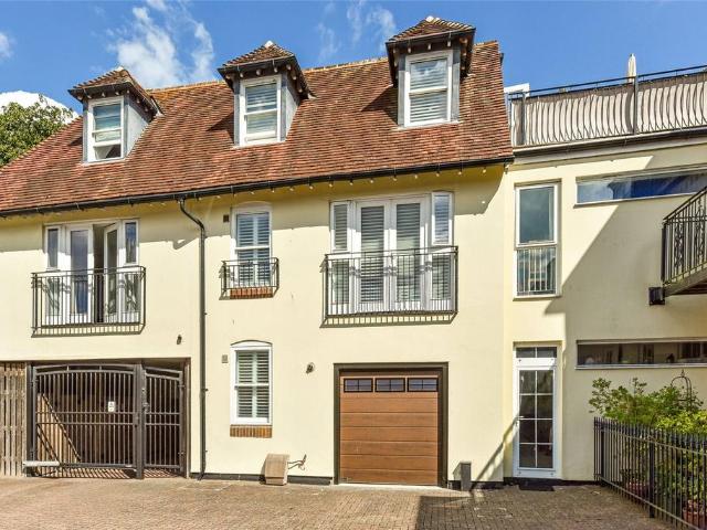 House for sale in Chichester, Littlecote