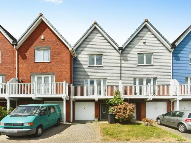 House for sale in Mount Pleasant, Iford