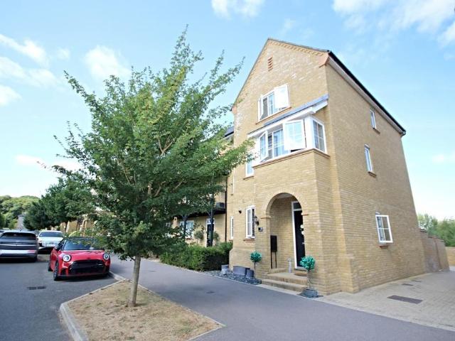 House for sale in Allington, Midway