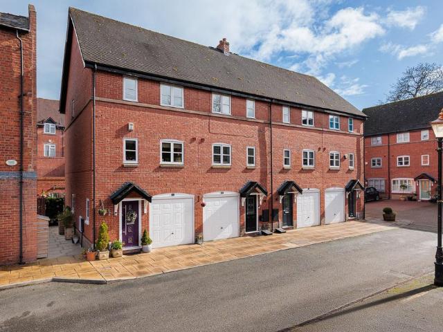 House for sale in Tattenhall, Cheshire