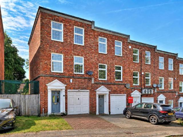 House for sale in Ivy Chimneys, Epping