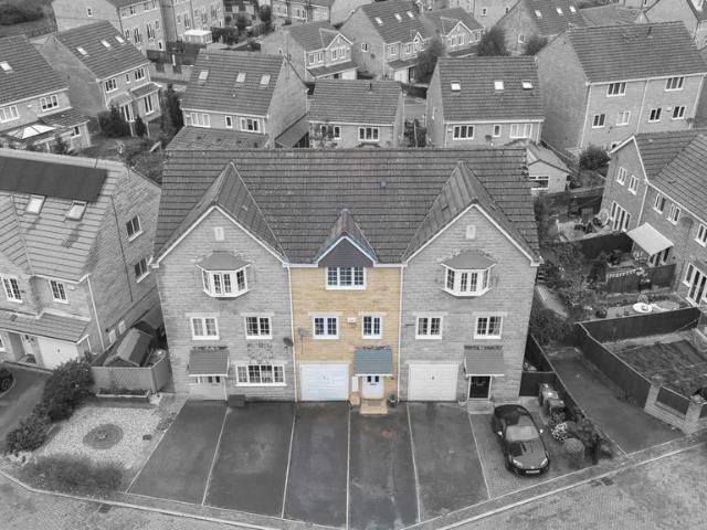 House for sale in Lascelles Hall, Kirkburton