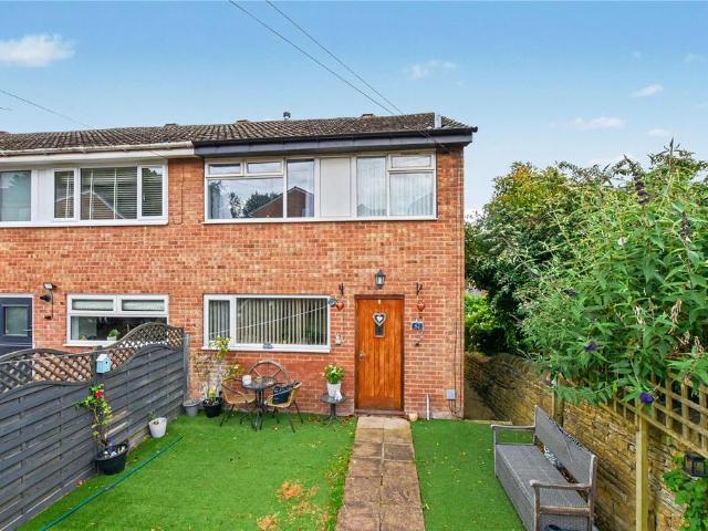 House for sale in Churwell, West Yorkshire