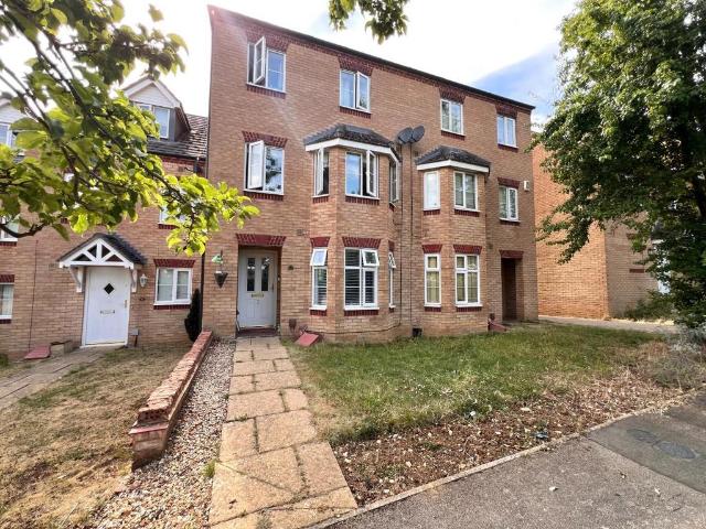 House for sale in Upton