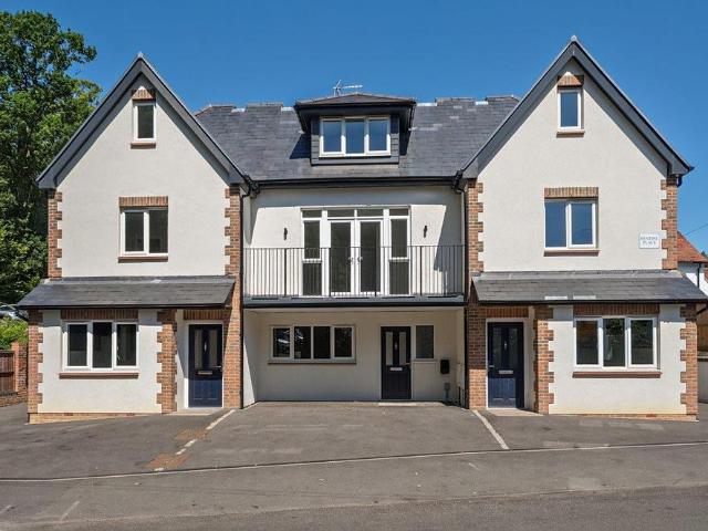 House for sale in Fole, Surrey