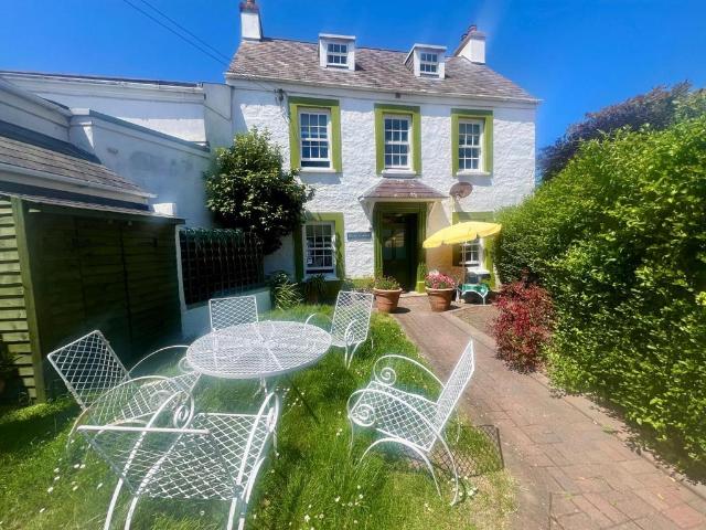 House for sale in Alderney
