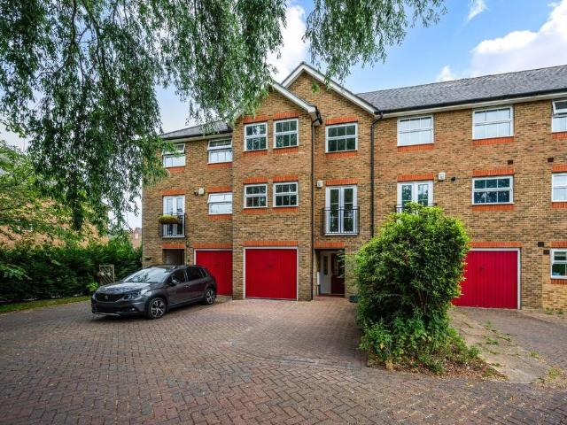 House for sale in Manor Park, Epsom