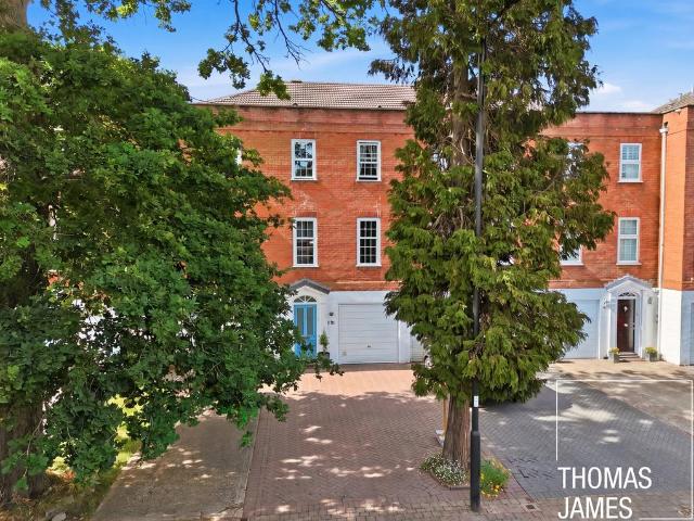 House for sale in Southgate, Greater London