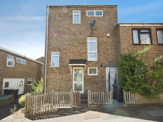 House for sale in Marsh Farm, Luton