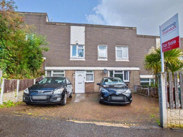 House for sale in Farnley, West Yorkshire