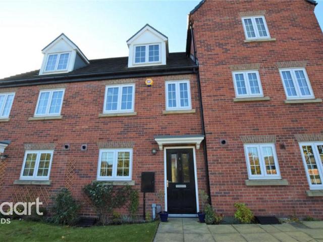 House for sale in Wortley, West Yorkshire