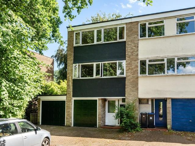 House for sale in Westfield, Woking