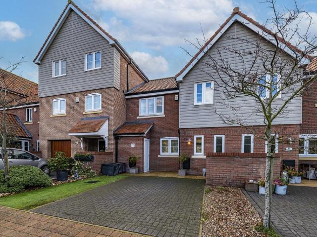 House for sale in Burton Waters, Ingleby