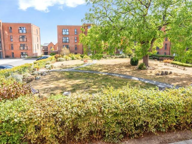 House for sale in Chichester, Littlecote