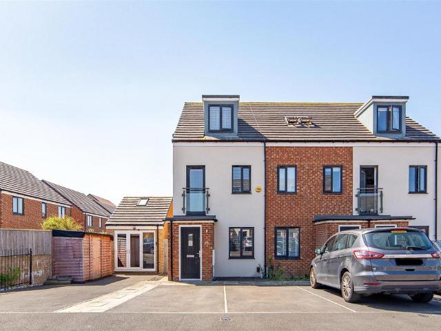 House for sale in Hazlerigg, Newcastle Upon Tyne