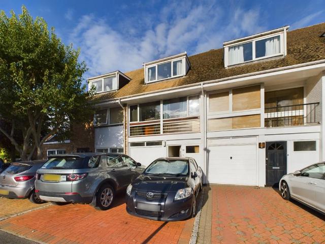 House for sale in Lunnon, Buckinghamshire
