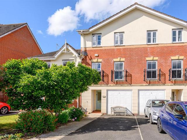 House for sale in Westfield, High Field