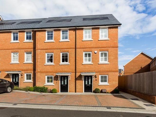 House for sale in The Butts, Kent