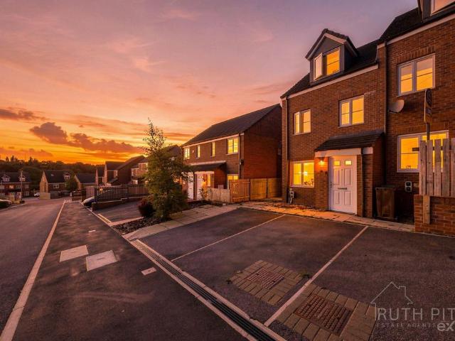 House for sale in Wrenthorpe, West Yorkshire
