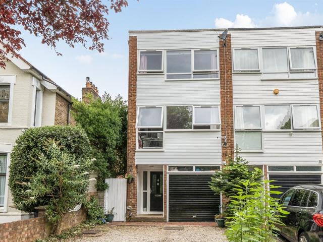 House for sale in Bush Hill Park, Greater London