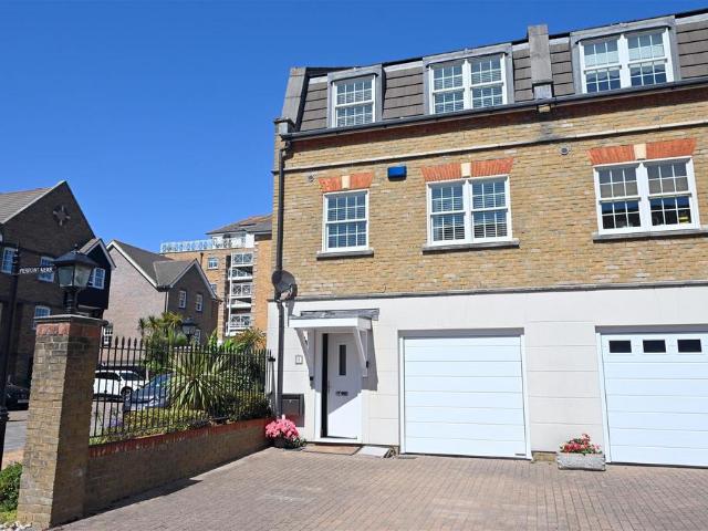 House for sale in Crumbles, Eastbourne