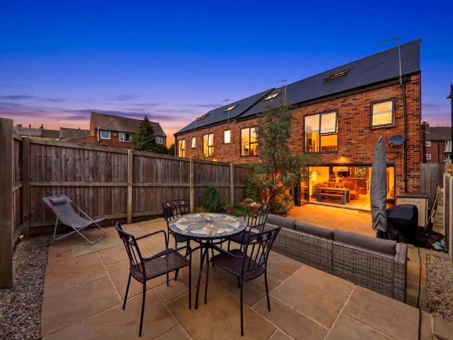 House for sale in Farsley, West Yorkshire