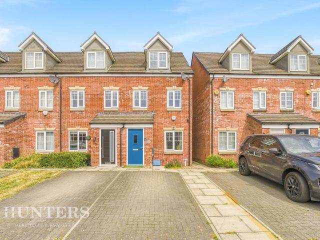 House for sale in Wardle, Burnedge