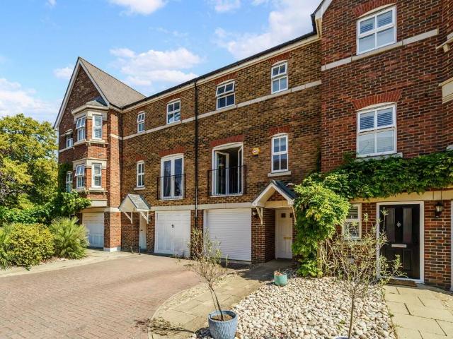 House for sale in Manor Park, Epsom