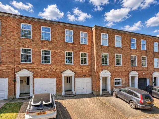 House for sale in Ivy Chimneys, Epping