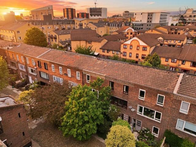 House for sale in Bethnal Green, Greater London