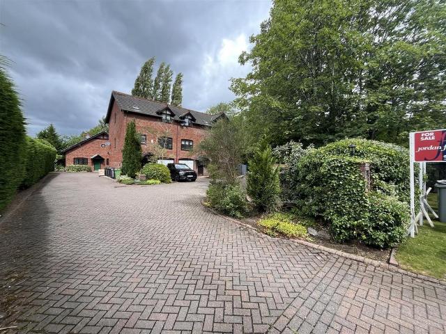House for sale in Colshaw Farm, Wilmslow
