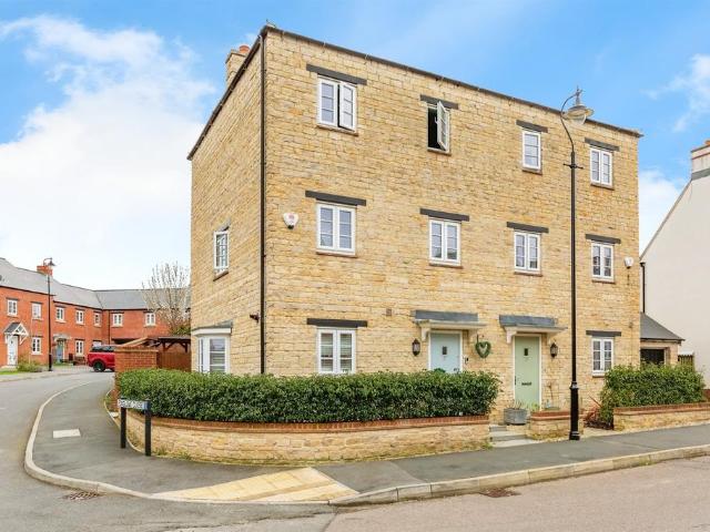 House for sale in Wootton, Northamptonshire