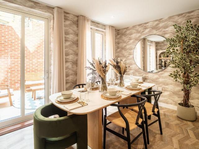 House for sale in Charlton Riverside, Cat Hill