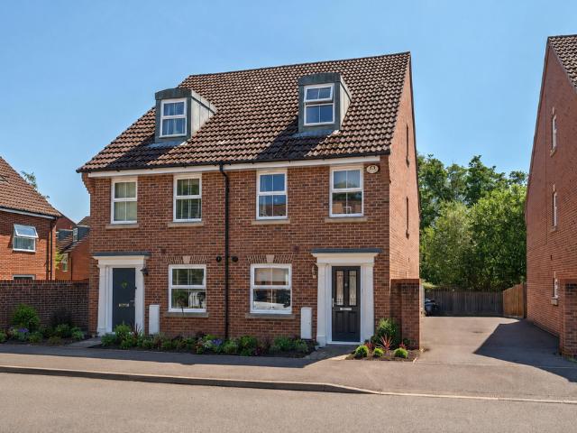 House for sale in Bramley Green, Basingstoke and Deane