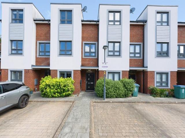 House for sale in Holywell Estate, Watford