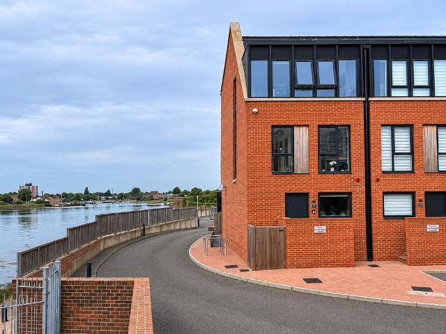 House for sale in Priddy's Hard, Middlecroft