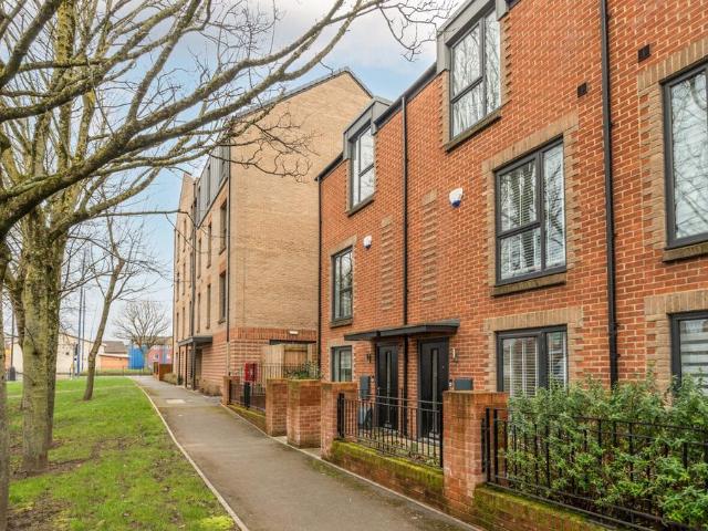 House for sale in Georgia, Greater Manchester