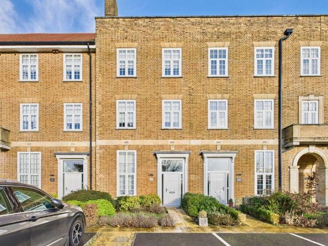House for sale in Fossebridge, Gloucestershire