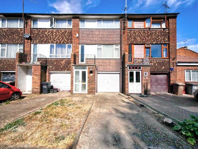 House for sale in Spring Park, Luton