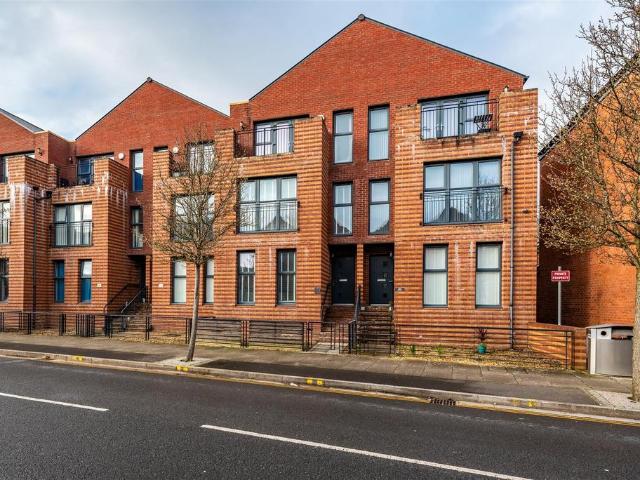 House for sale in SA1 Swansea Waterfront, Nangreaves