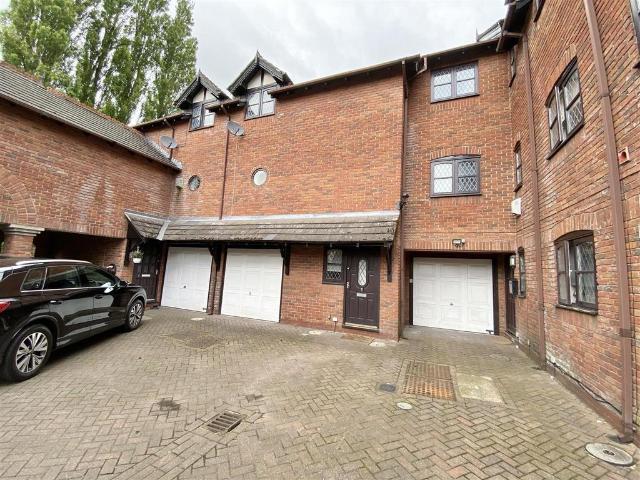 House for sale in Colshaw Farm, Wilmslow