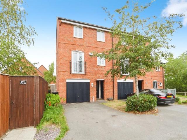 House for sale in Farsley, West Yorkshire