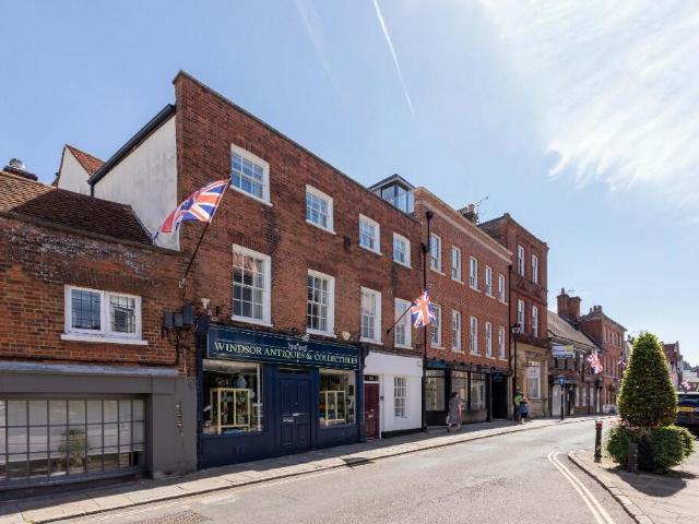 House for sale in Eton