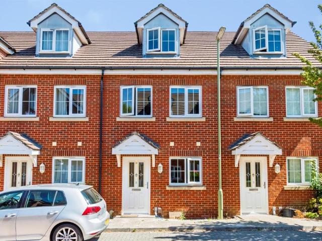 House for sale in Hedge End, Helford